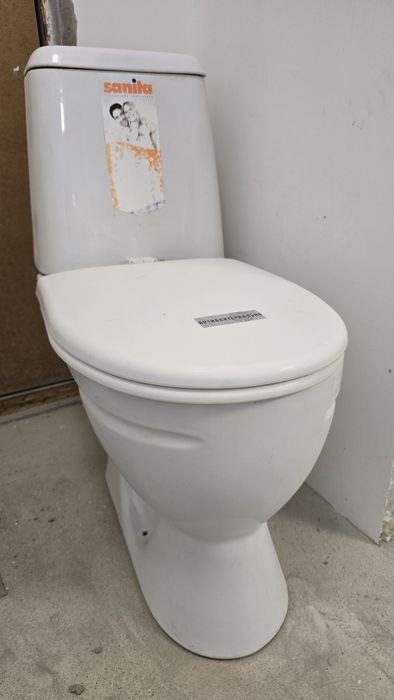 Унитаз в хорошем состоянии