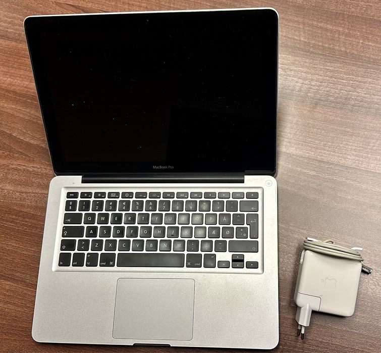 Vând laptop Macbook Pro Late 2013 15” + baterie noua