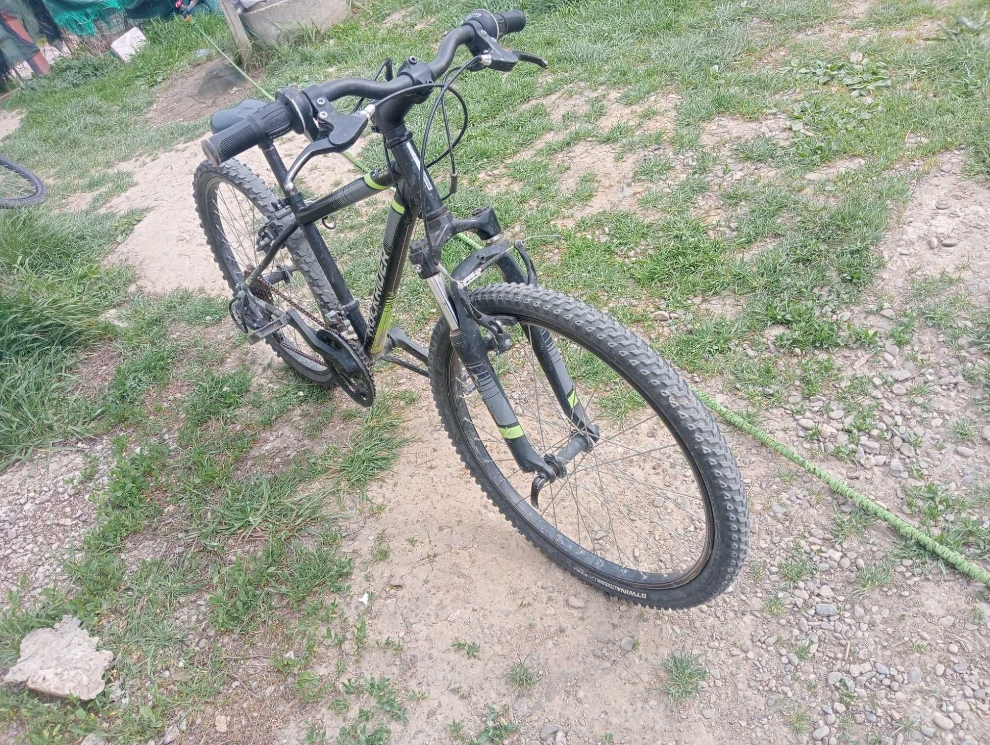 o bicicletă rockrider