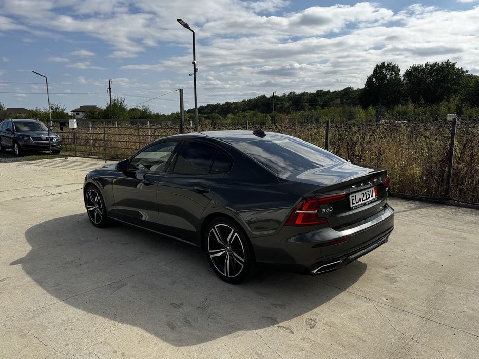 Volvo S60 2021 R design/full led/camera/keyless/distronic/lane/side