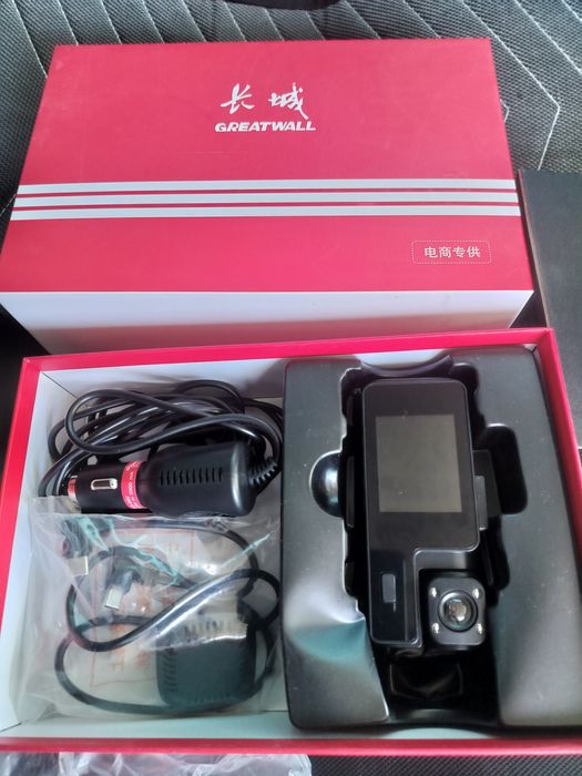 Видеорегистратор новый. Передний и салон Камера