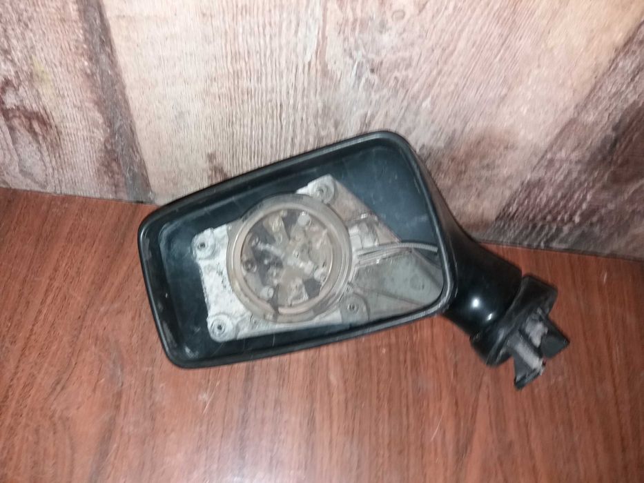 Продам  зеркало и рамку на Audi 80