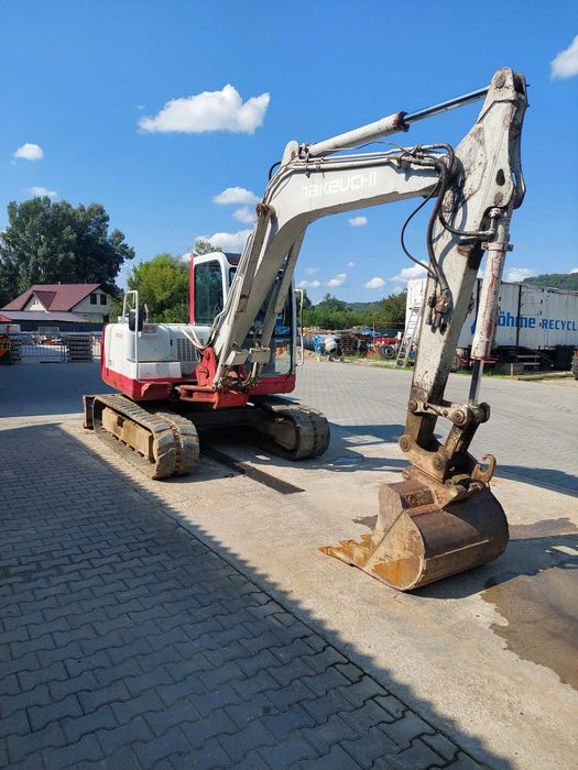 EXCAVATOR Takeuchi,senile de cauciuc,4 cupe