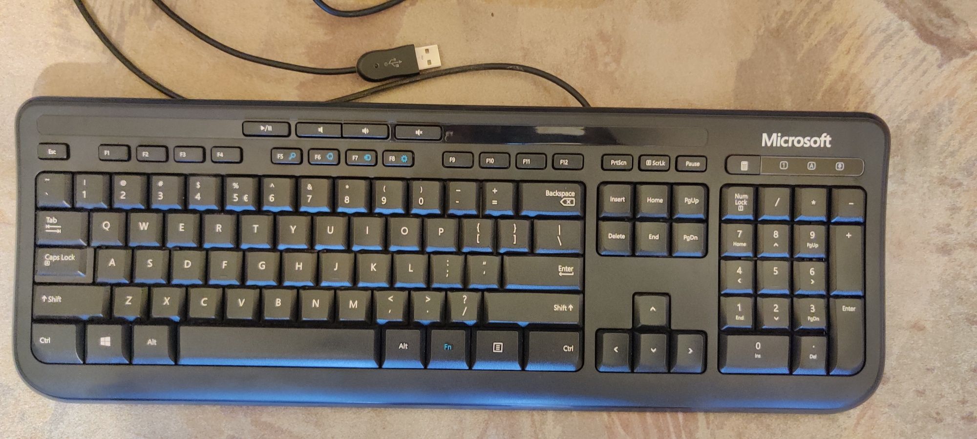 Vand tastatura Microsoft 600 cu fir