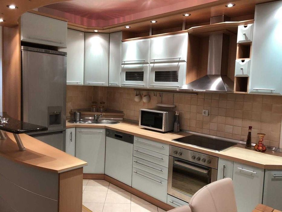 Дава се под наем Двустаен апартамент в Пловдив, Център - 60 кв.м за 239.7 € - Снимка #1