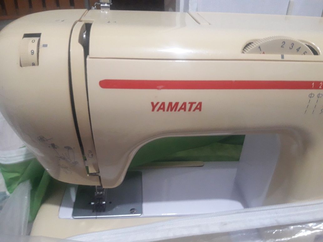 Продам швейную машинку