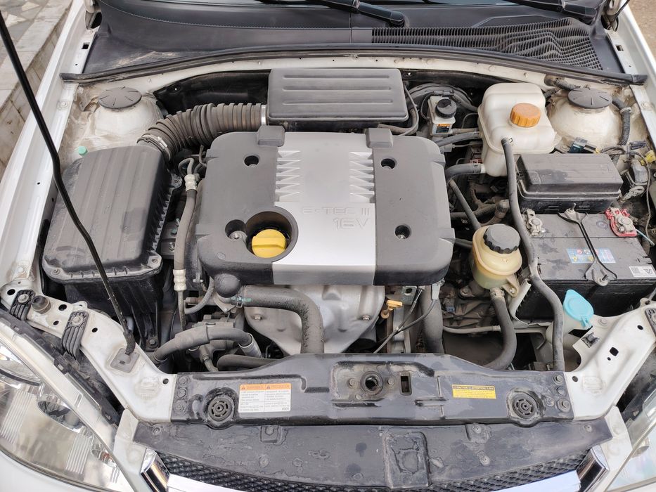 Lacetti 1.8 sotiladi