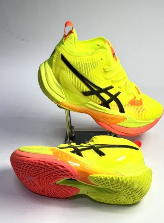 Продается кросовки для волейболла Asics paric 2