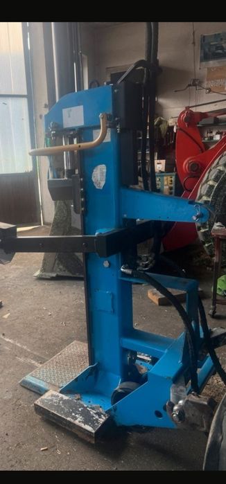 Crepator despicator lemne hidraulic 18 tone