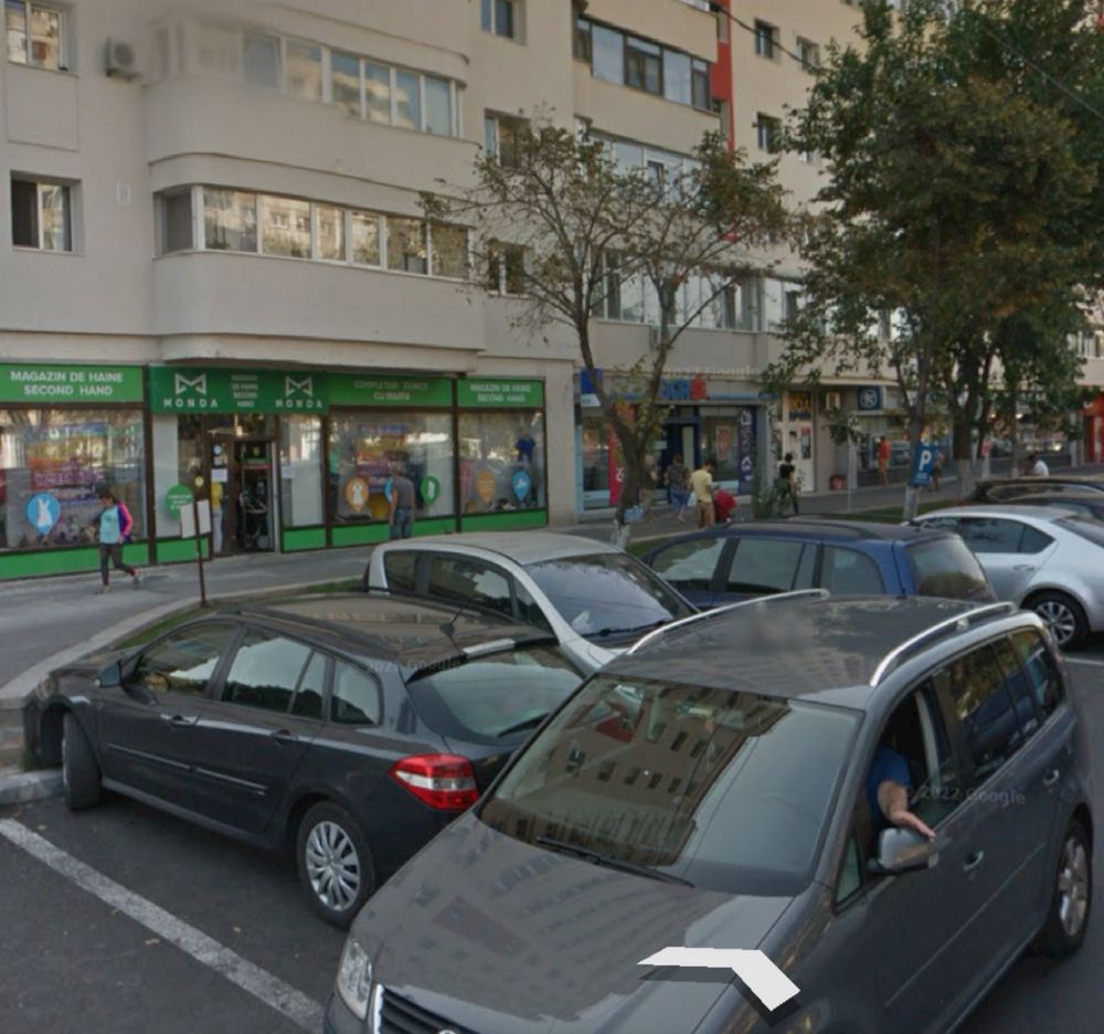 Inchiriez spatiu comercial zona berceni,sector 4,vad foarte bun si tra