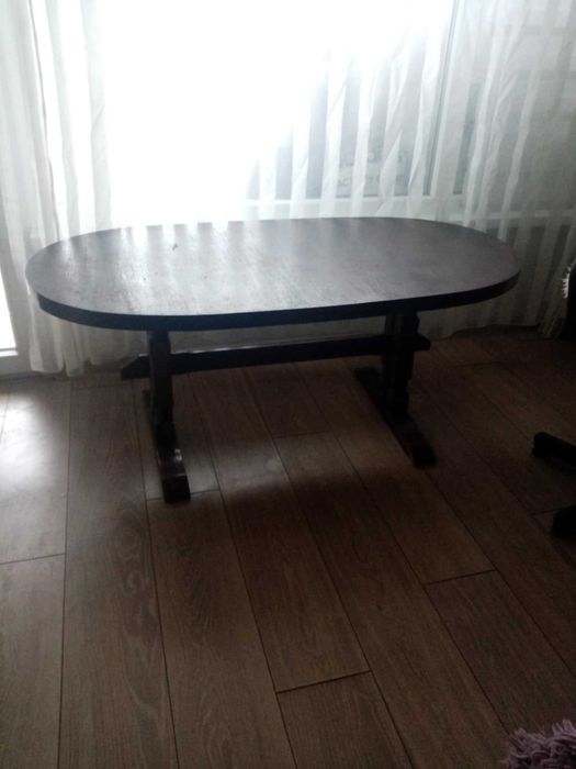 Продавам холна маса