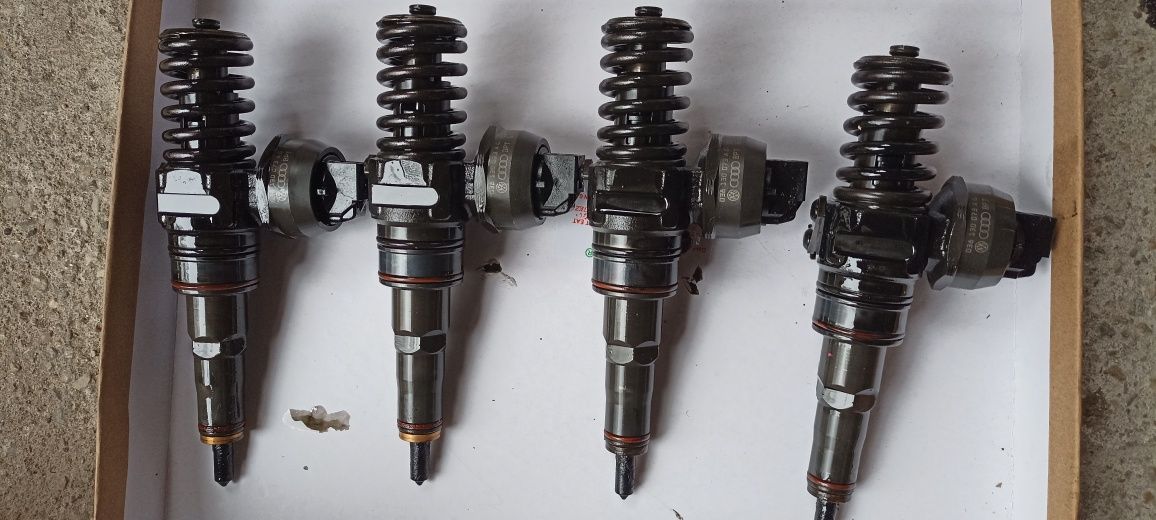 Injector / Set Injectoare 1.9 tdi 105cp euro 4 Touran Golf 5 Octavia 2