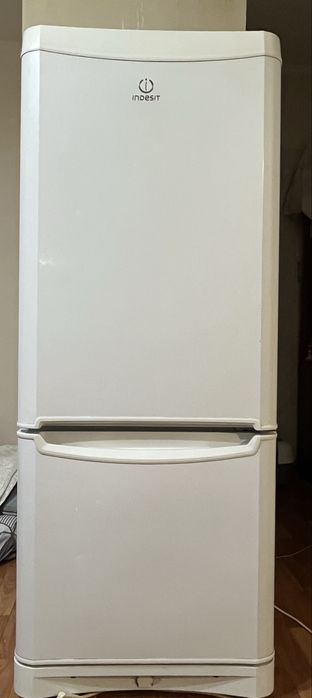 Продадим холодильник INDESIT