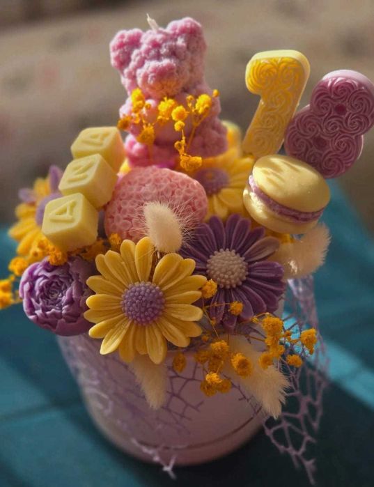 Aranjament floral parfumat din ceară naturală de soia