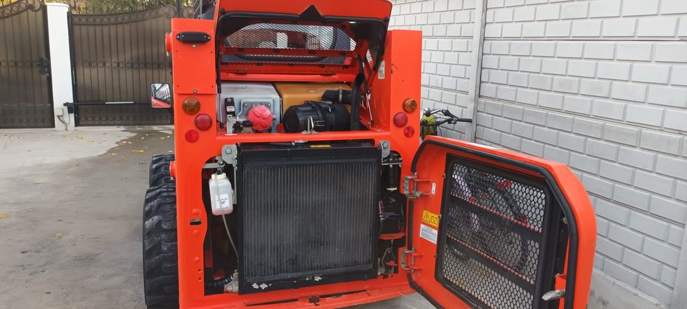 Miniincarcator incarcator frontal bobcat eurocomach cabina închis 600h