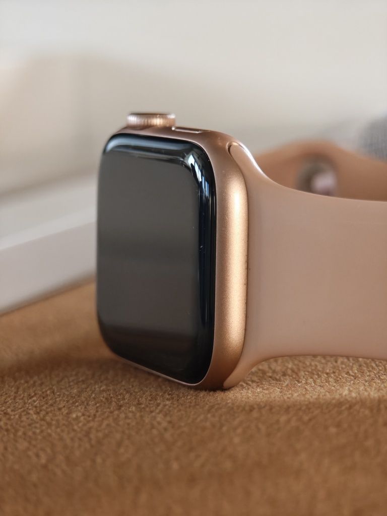 Apple watch Series 4 Gold aluminium Pink Sand