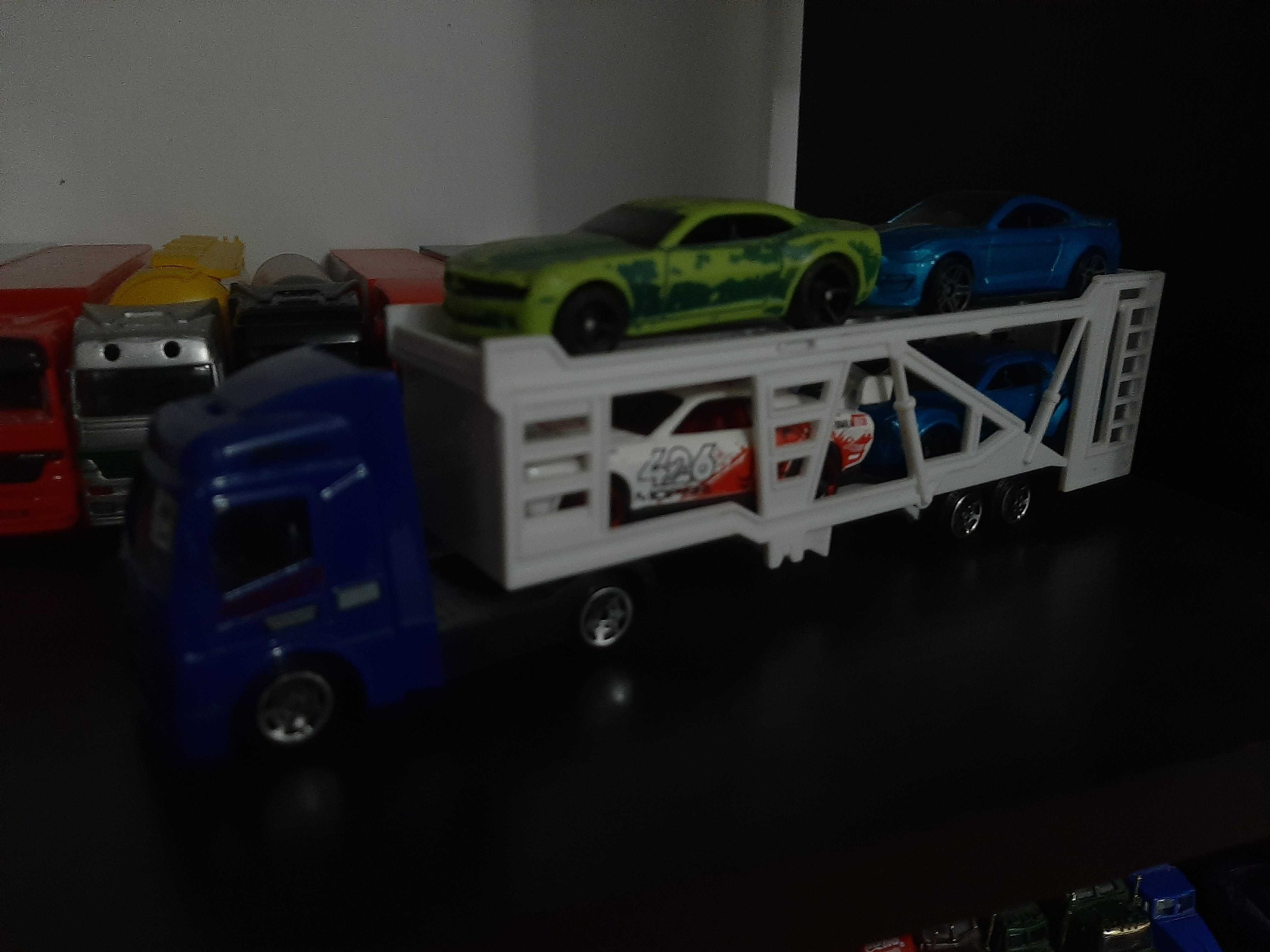 Vand lot masinute hotwheels si camioane de jucarie