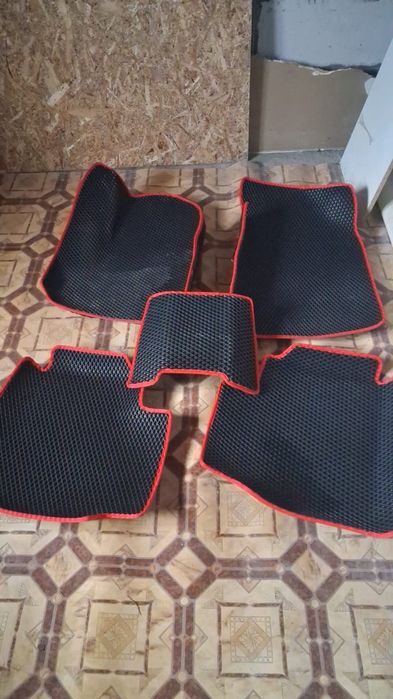 Продам eva полики на changan x5 plus б/у 4 месяца полякам как новые