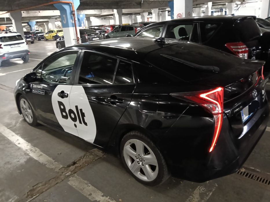 Închiriez Prius 4 , pt Bolt-Uber ,Hibrid+GPL,  automat
