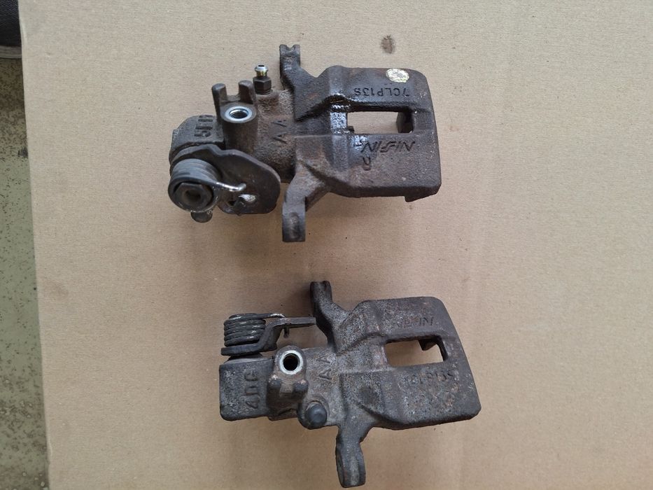 Продавам задни спирачни апарати за Honda JAZZ