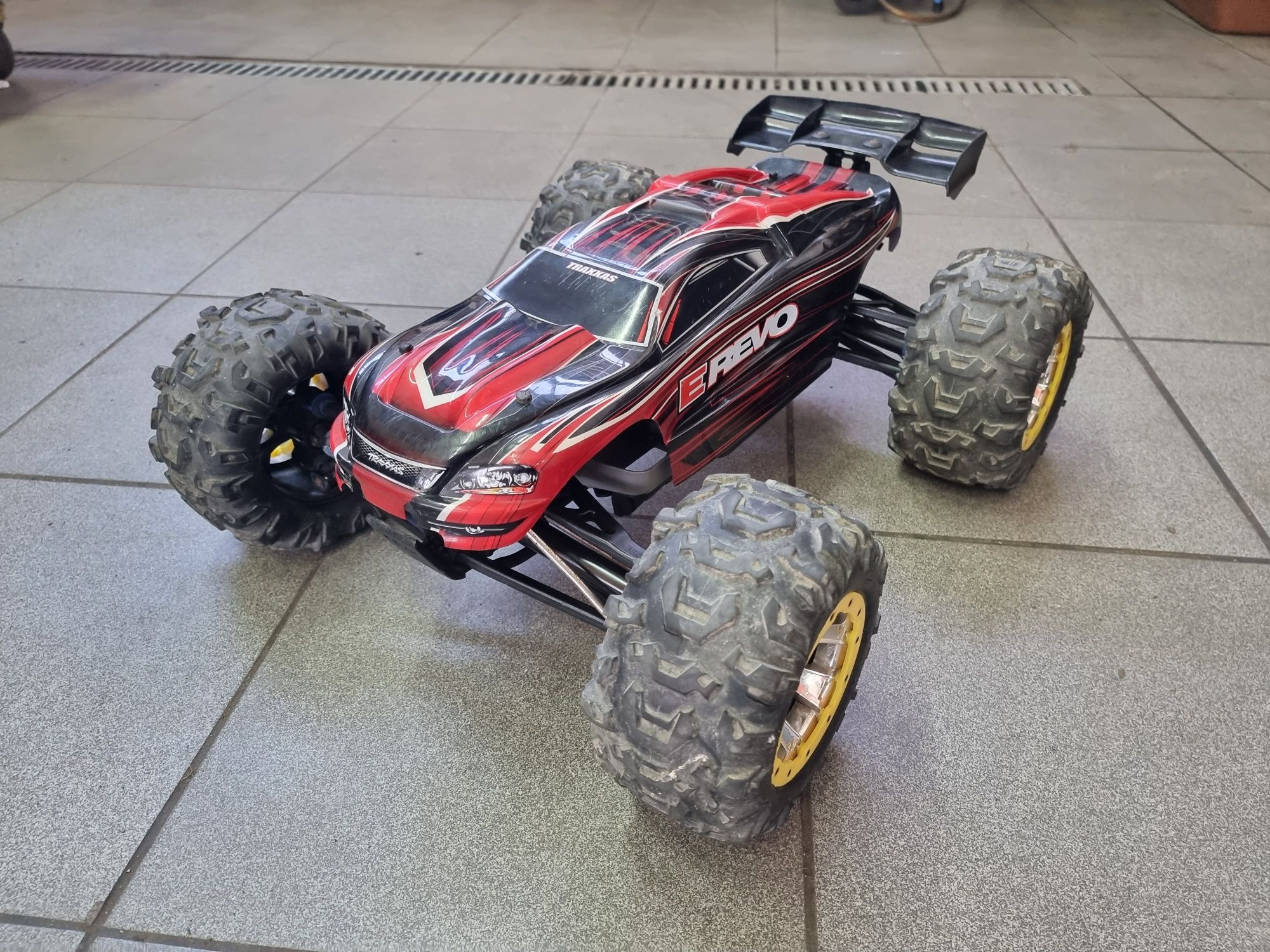 Traxxas E-Revo v1 x2 Titan 550