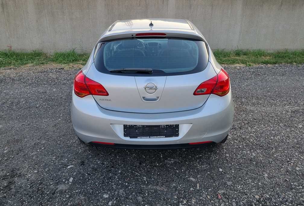 Opel Astra J 2010 euro 5 motor 1,7 diesel