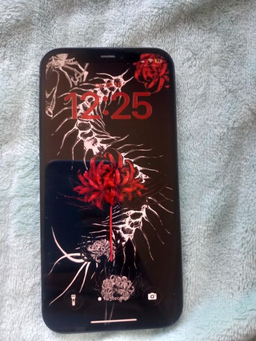 Продавам Iphone 12