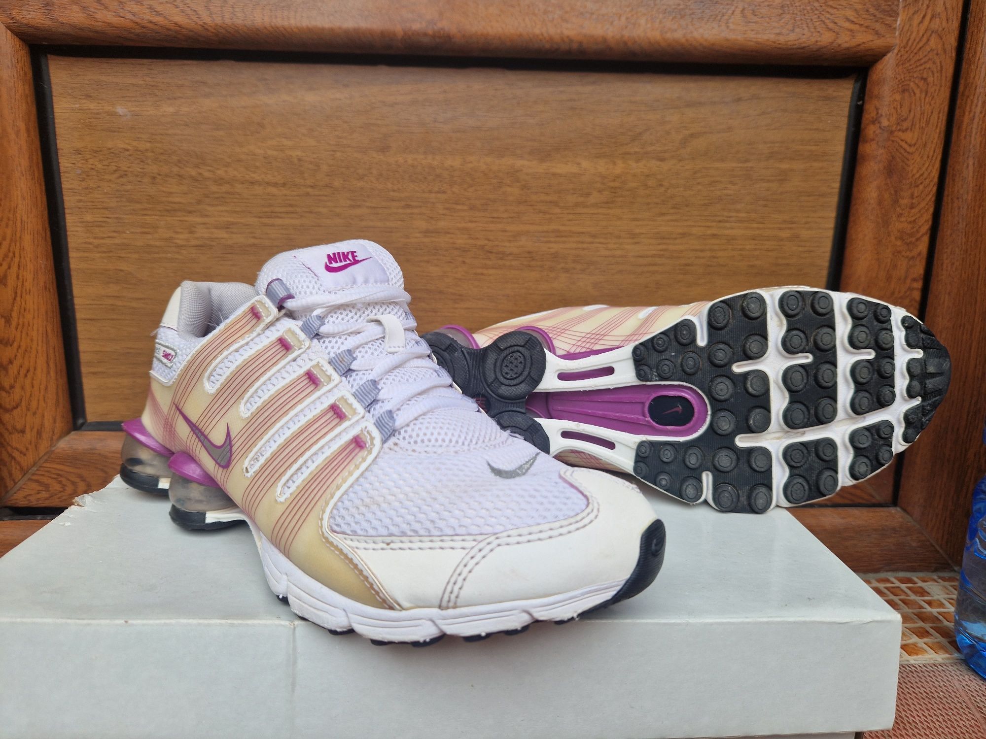 Дамски маратонки Nike Shox