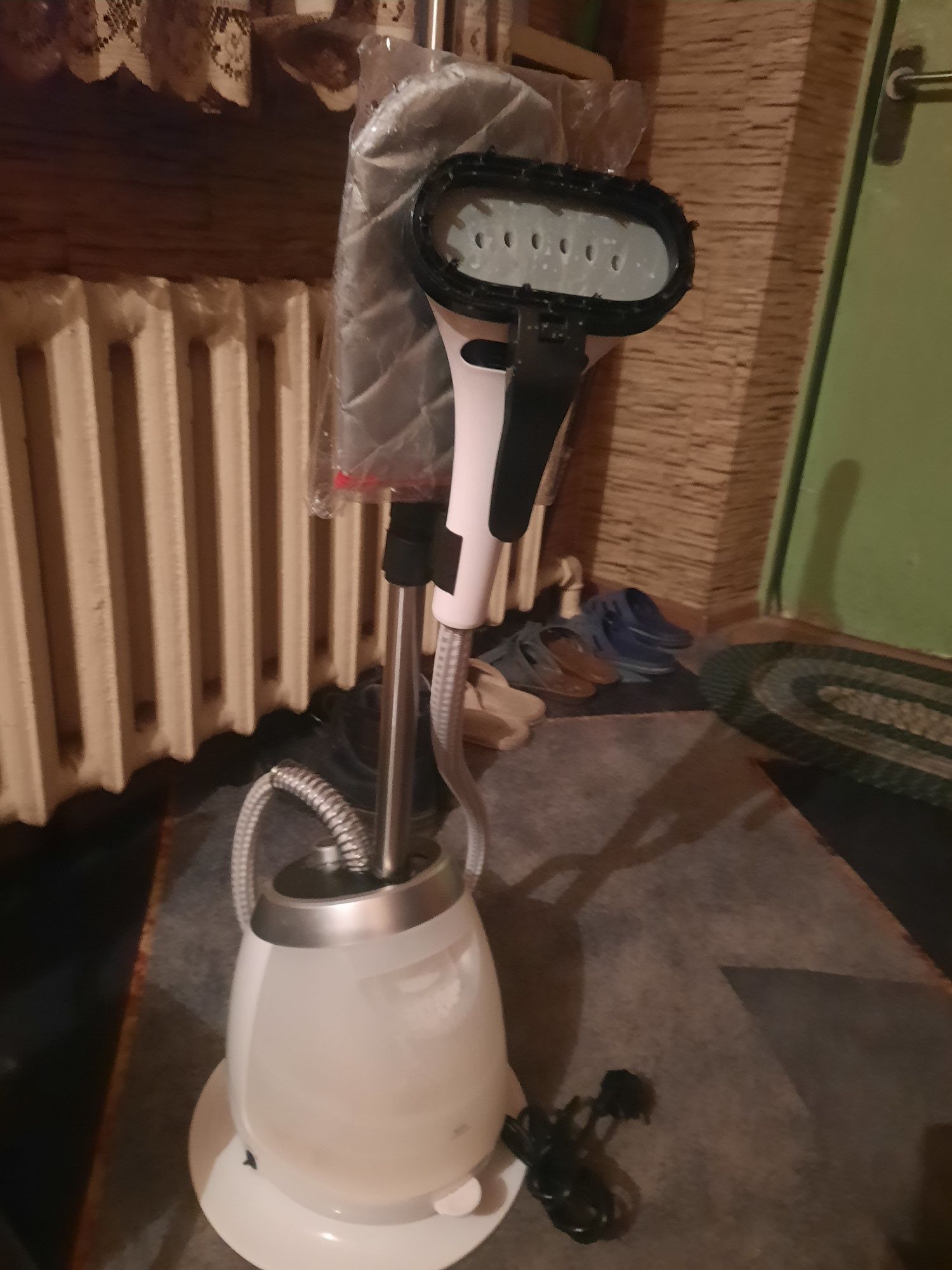 Вертикальный отпариватель Carment Steamer GS65-L.ватель. Почти новый в