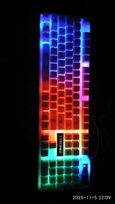 Игровая клавиатура с неоновой подсветкой