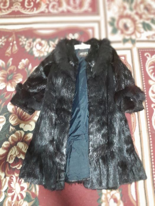 Shuba qora rang razmer 50 kelishtirib beramiz