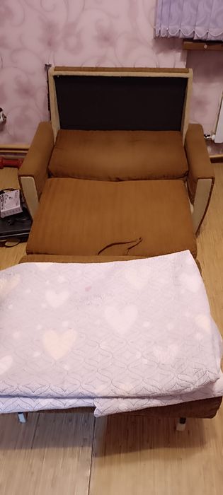 Продаётся кресло-кровать.