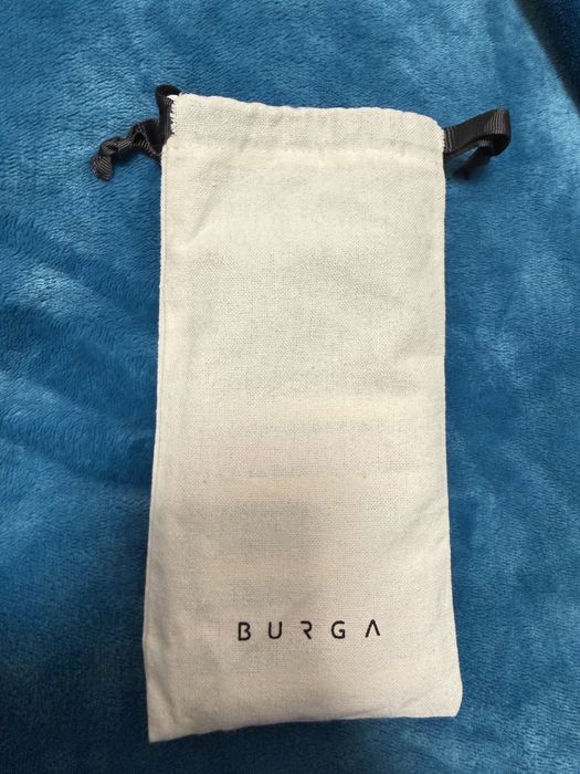 Vând husă Burga Iphone 17 Pro