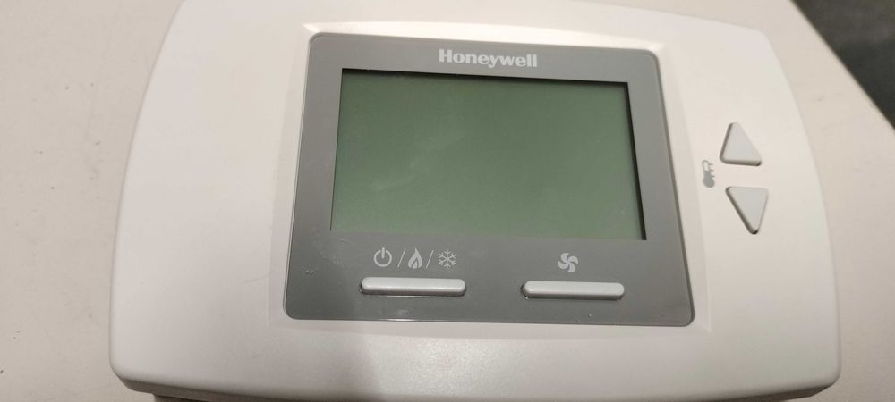 Termostat Honeywell Cougar pentru ventiloconvectoare