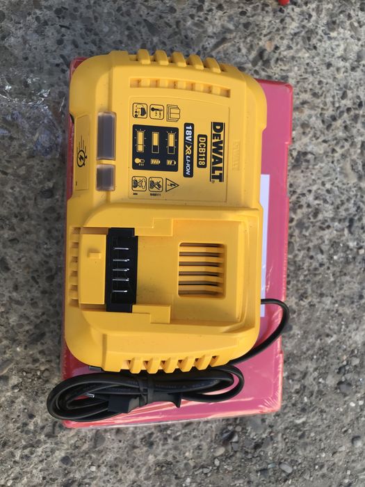 Alimentator Incarcator Dewalt DCB 118 8A