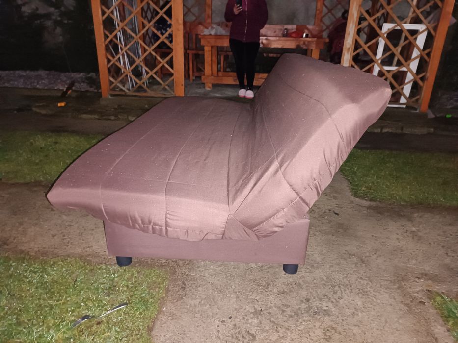 Canapea extensibila 
Preț 300 lei

Mai multe detalii la telefon