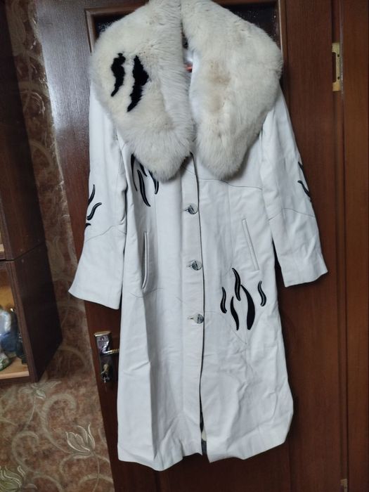 Кожаный плащ  пальто