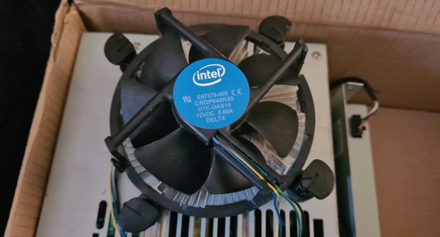 Cooler procesor intel core 2duo E4500 (răcire pe aer)