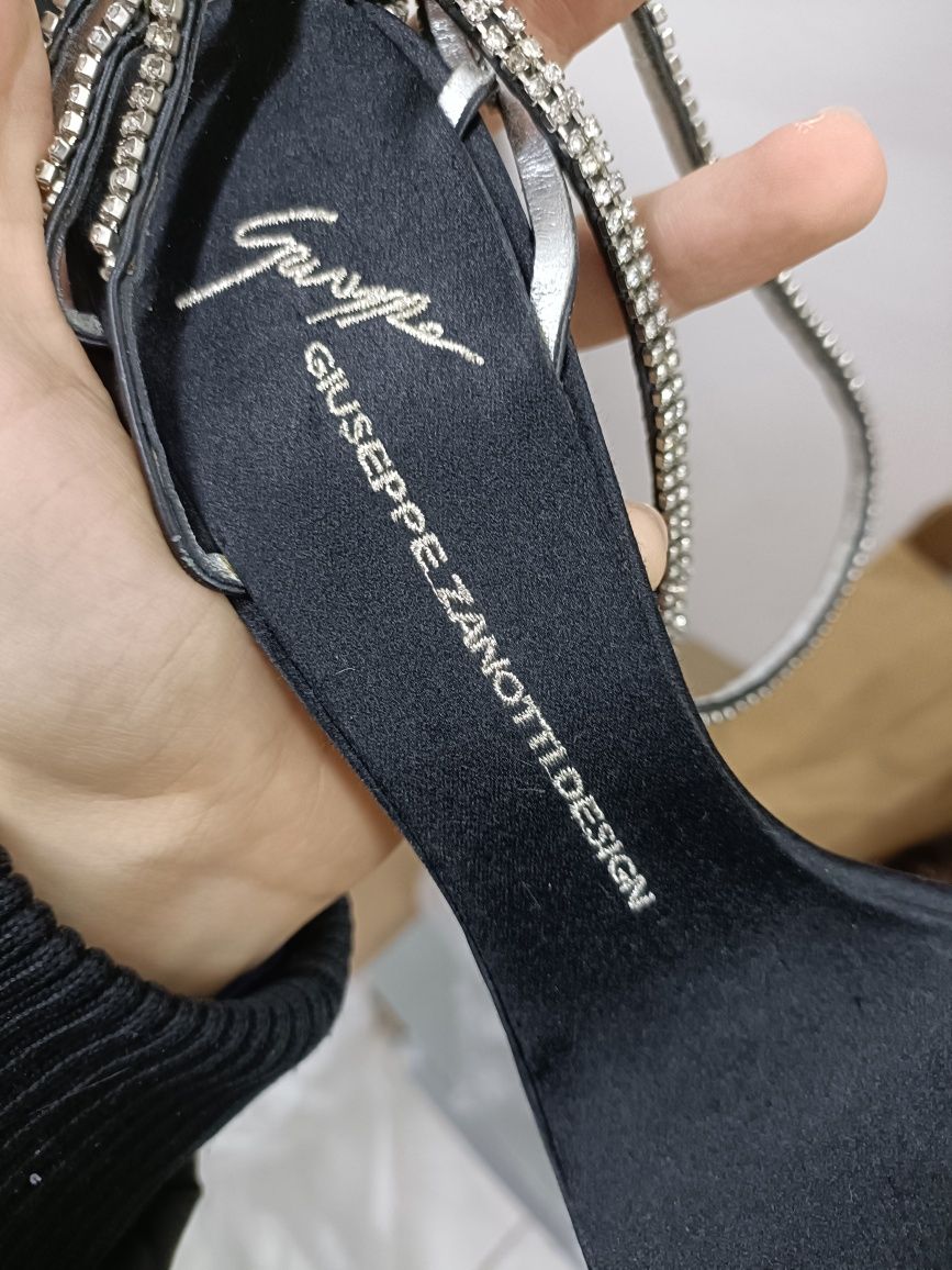 Giuseppe Zanotti номер 40 код 67A