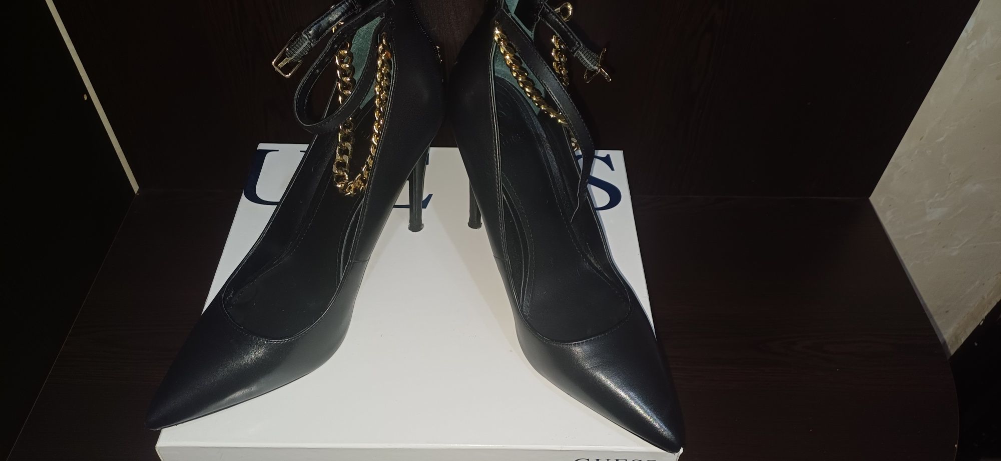 Официални обувки Guess