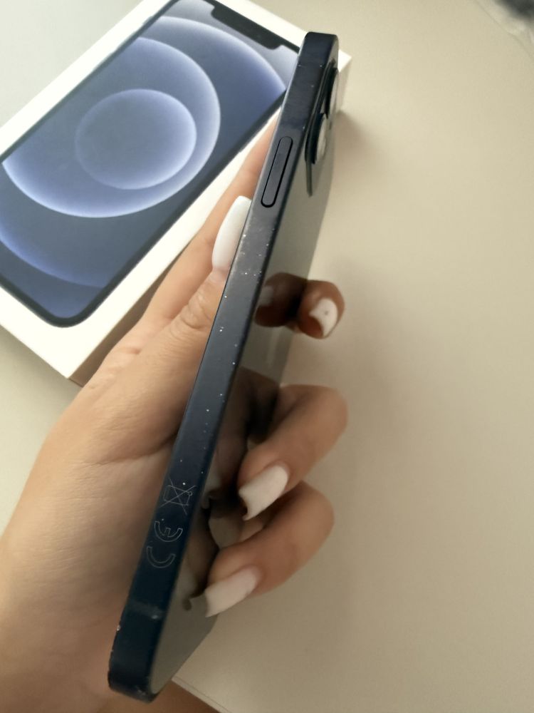 Iphone 12.