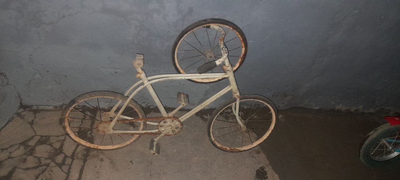 Продам срочно старый велосипед трёх колёсные