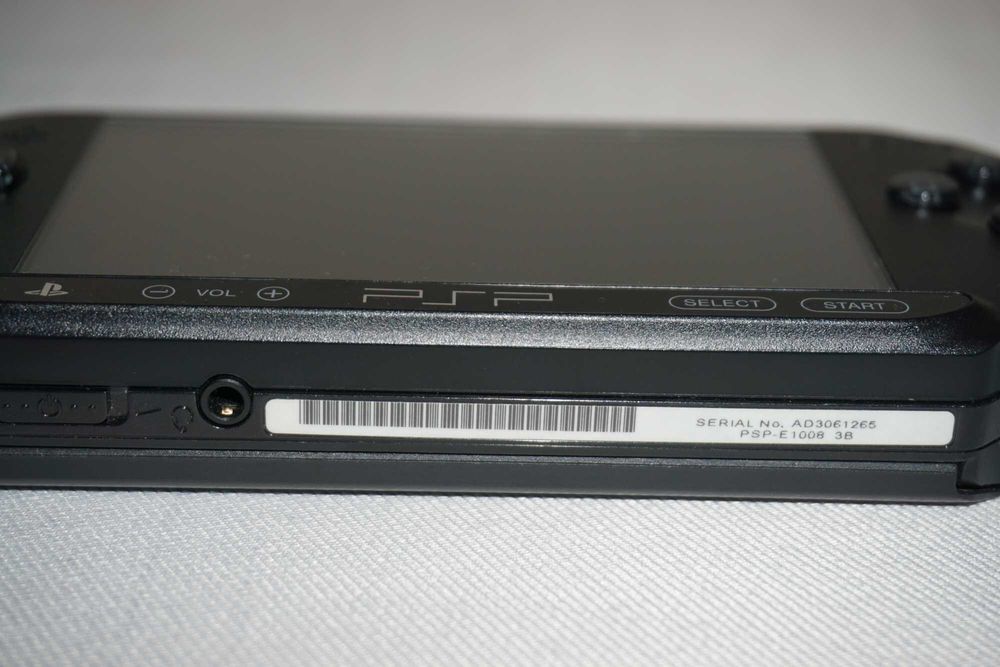 PSP Конзола E1008 + 11 Игри Gran Turismo/Killzone/Ghost Recon/Loco