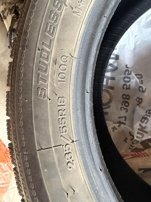 Продаю шины, откатанные всего один сезон.
Размер — R18.