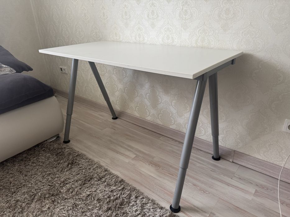 Ikea стол с регулирующими ножками Galant 18222