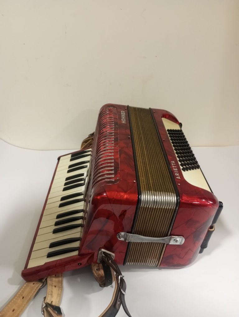 Акордеон Hohner Arietta 72 баса