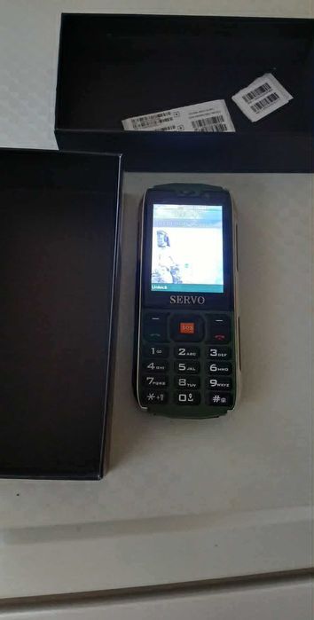 Telefon mobil Servo H8 cu 4 cartele
