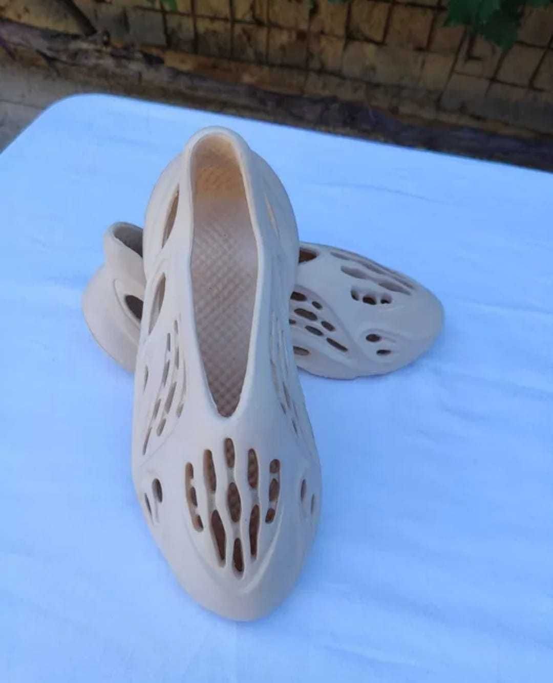 Yzy foam runer crem nr 38