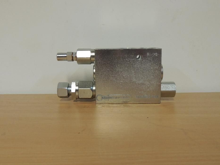 Distribuitor hidraulic plug reversibil