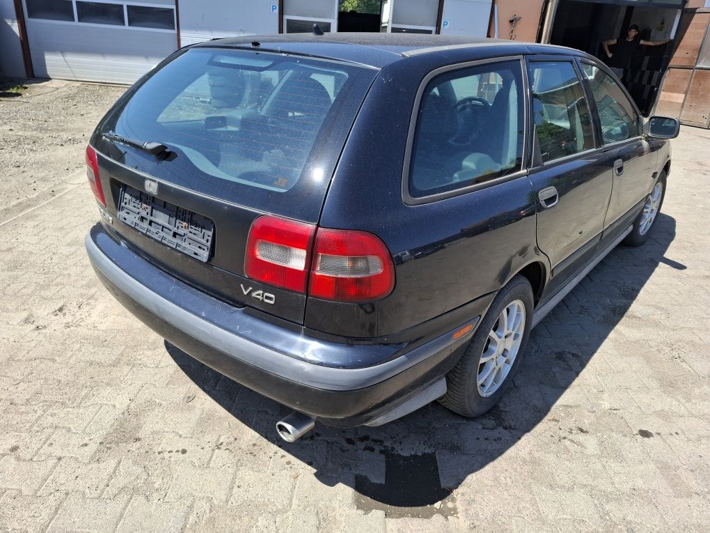 Piese/Dezmembrez Volvo V40 Kombi 1.8i